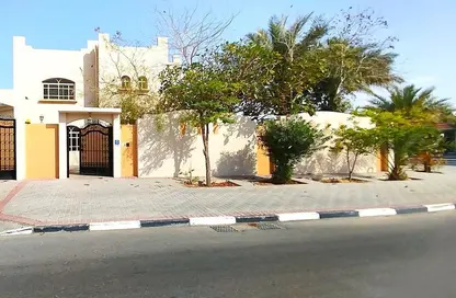 Villa - 5 Bedrooms - 6 Bathrooms for sale in Al Maamoura - Al Maamoura - Doha