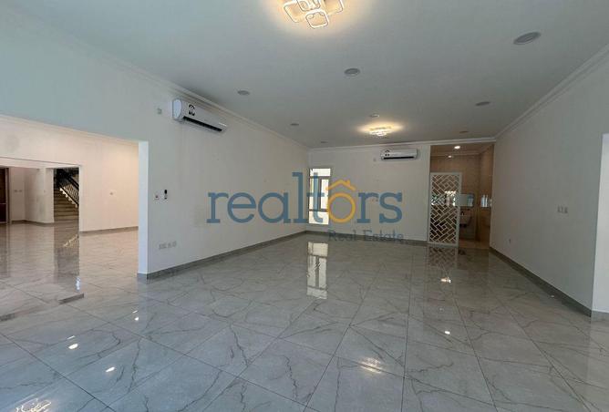 955133 - Property Image 2
