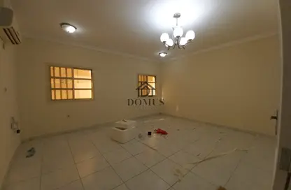Apartment - 3 Bedrooms - 2 Bathrooms for rent in Thabit Bin Zaid Street - Al Mansoura - Doha