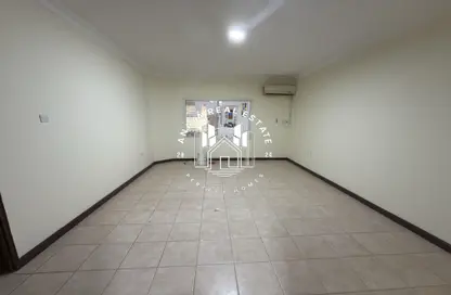 فيلا - 1 حمام للايجار في شارع المطار القديم - طريق المطار القديم - الدوحة