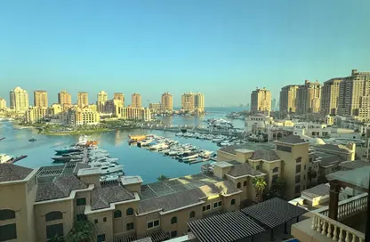 شقة - 3 غرف نوم - 4 حمامات للايجار في طريق بورتو الشرقي - بورتو أرابيا - جزيرة اللؤلؤة - الدوحة