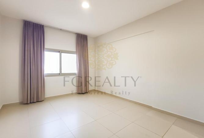 989733 - Property Image 3