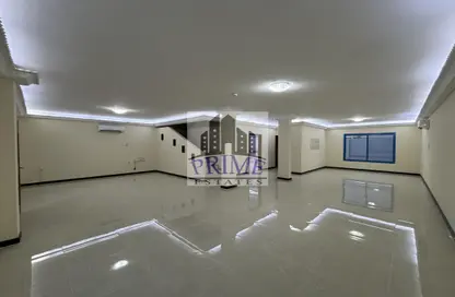 صورة لـ غرفة فارغة فيلا - 4 غرف نوم - 4 حمامات للايجار في سلاطة الجديدة - سلاطة - الدوحة ، صورة رقم 1