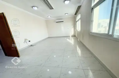 شقة - 2 غرف نوم - 2 حمامات للايجار في شارع الهناء - الغرافة - الدوحة