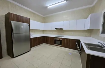 مجمع سكني - 4 غرف نوم - 4 حمامات للايجار في شارع الهناء - الغرافة - الدوحة