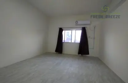 Empty Room image for: Apartment - 1 Bathroom for rent in Al Muntazah - Doha, Image 1