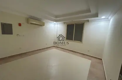Apartment - 2 Bedrooms - 2 Bathrooms for rent in Al Zubair Bakkar Street - Al Sadd - Doha