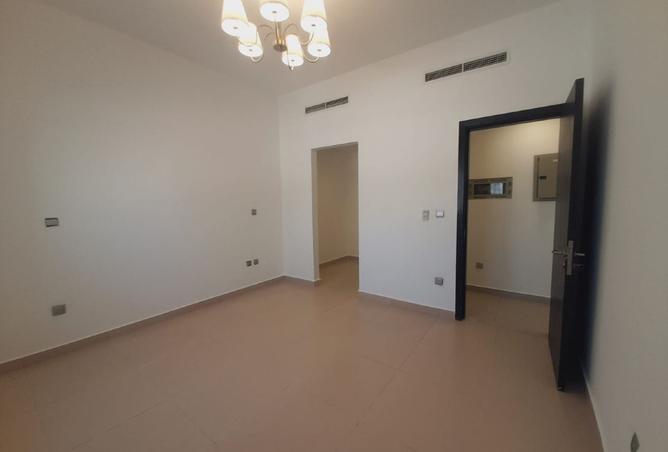 953039 - Property Image 2