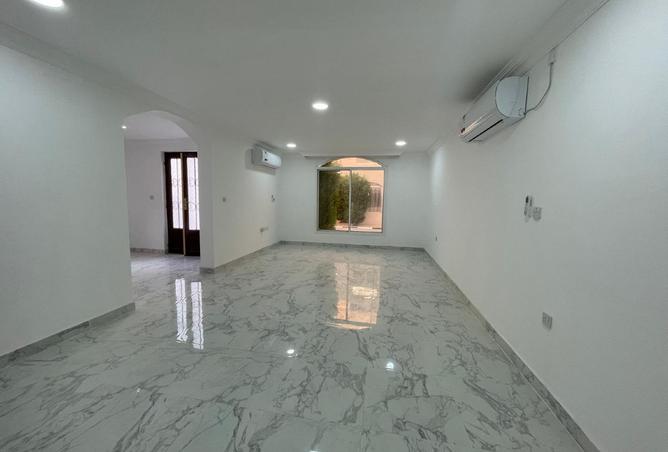 943122 - Property Image 2