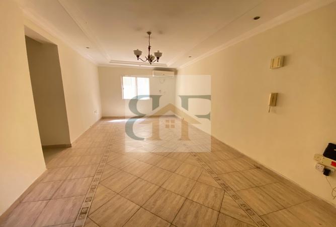 933525 - Property Image 2