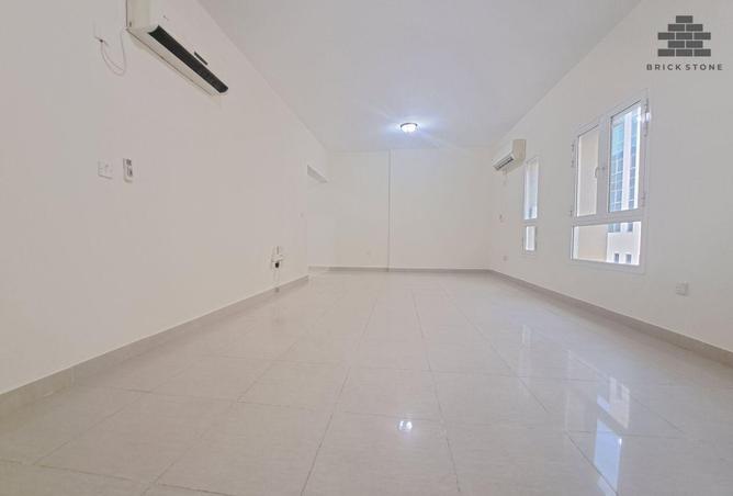 952109 - Property Image 2