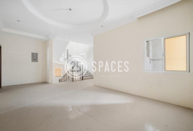 930881 - Property Image 2