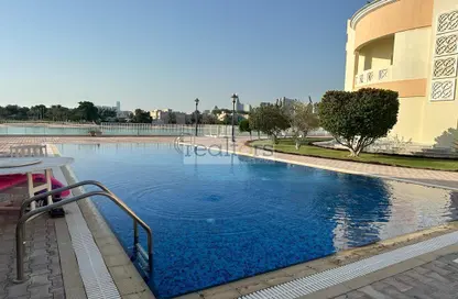 صورة لـ حوض سباحة مجمع سكني - 4 غرف نوم - 6 حمامات للايجار في شارع بحيرة الخليج الغربي - بحيرة وست لاجون - الدوحة ، صورة رقم 1