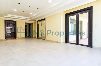 Apartment - 2 Bedrooms - 3 Bathrooms for rent in West Porto Drive - Porto Arabia - The Pearl Island - Doha