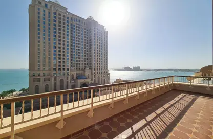 Apartment - 2 Bedrooms - 3 Bathrooms for sale in West Porto Drive - Porto Arabia - The Pearl Island - Doha