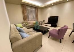 صورةغرفة المعيشة لـ: شقة - 2 غرف نوم - 2 حمامات للكراء في شارع الكنانة - السد - الدوحة, صورة 1