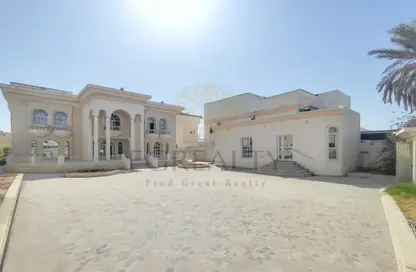 فيلا - 6 غرف نوم للبيع في مجمع حديقة خولة - طريق المطار القديم - الدوحة