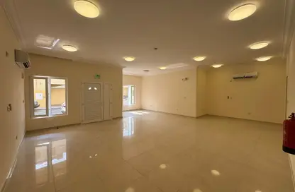 فيلا - 4 غرف نوم - 4 حمامات للايجار في Al Sakhama - الدوحة