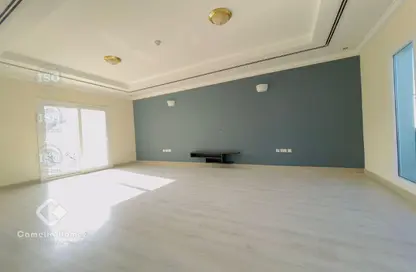 Compound - 3 Bedrooms - 5 Bathrooms for rent in Muraikh - AlMuraikh - Doha