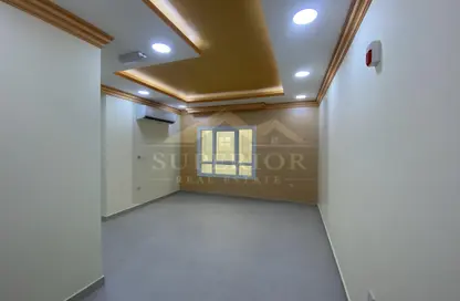 شقة - 2 غرف نوم - 2 حمامات للايجار في شارع المطار القديم - طريق المطار القديم - الدوحة