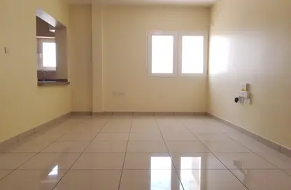 Apartment - 2 Bedrooms - 2 Bathrooms for rent in Bin Omran 35 - Fereej Bin Omran - Doha