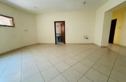 Apartment - 2 Bedrooms - 2 Bathrooms for rent in Bin Omran - Fereej Bin Omran - Doha
