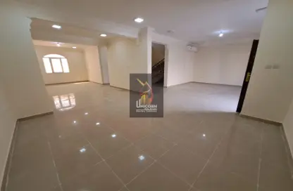 مجمع سكني - 4 غرف نوم - 4 حمامات للايجار في شارع ام السنيم - عين خالد - الدوحة