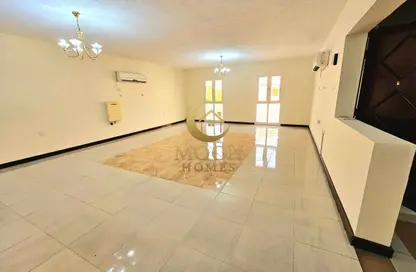 دوبلكس - 3 غرف نوم - 2 حمامات للايجار في شقق مساكن المطار القديم - طريق المطار القديم - الدوحة