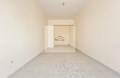 Empty Room image for: Shop - Studio - 1 Bathroom for rent in Al Kheesa - Al Kheesa - Umm Salal Mohammed, Image 1