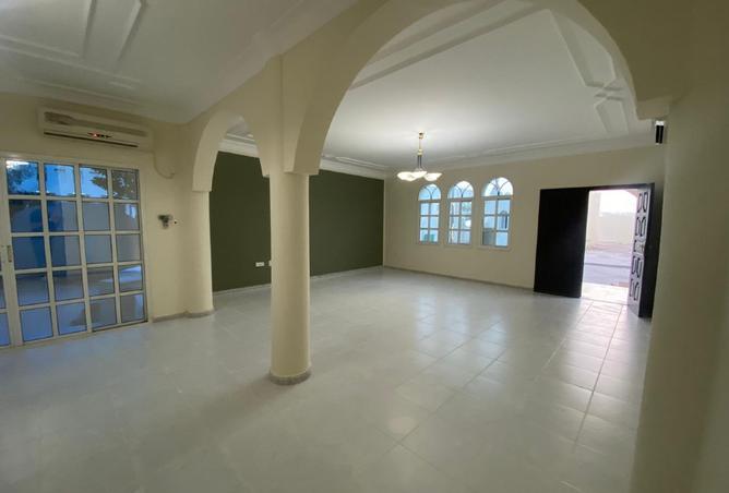 974290 - Property Image 2