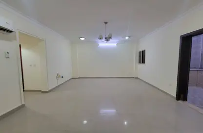 شقة - غرفة نوم - 2 حمامات للايجار في ام غوالينا تجارية - ام غويلينا - أم غويلينا - الدوحة