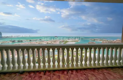 Apartment - 2 Bedrooms - 3 Bathrooms for rent in West Porto Drive - Porto Arabia - The Pearl Island - Doha