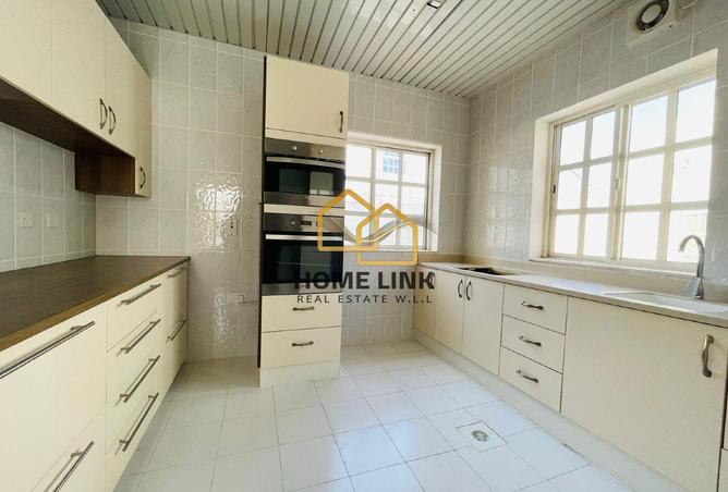 927445 - Property Image 3