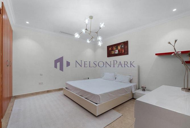 932261 - Property Image 2
