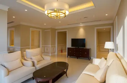 Apartment - 2 Bedrooms - 3 Bathrooms for rent in West Porto Drive - Porto Arabia - The Pearl Island - Doha