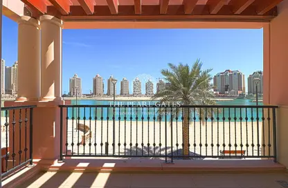 صورة لـ شرفة تاون هاوس - غرفة نوم - 2 حمامات للايجار في فيفا غرب - فيفا بحرية - جزيرة اللؤلؤة - الدوحة ، صورة رقم 1