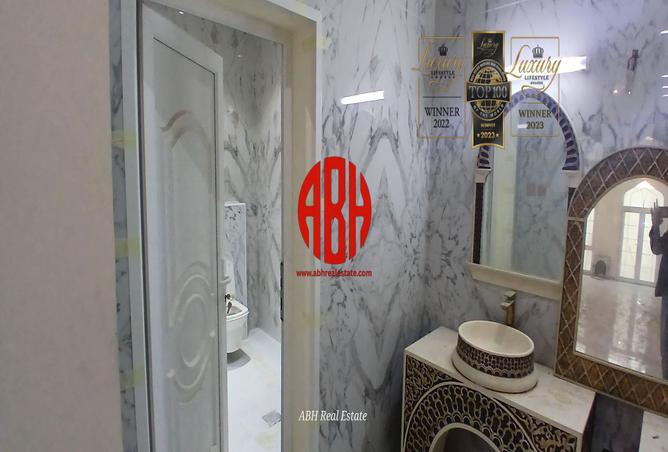 982193 - Property Image 2