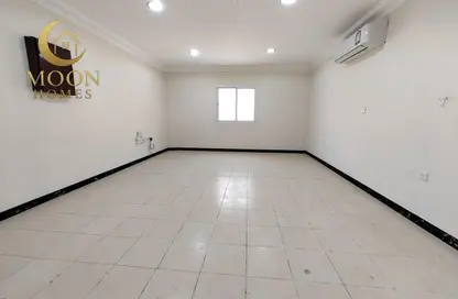 Apartment - 3 Bedrooms - 3 Bathrooms for rent in Ramada Commercial Building - Al Rawabi Street - Al Muntazah - Doha