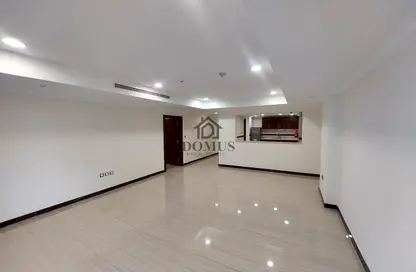 Apartment - 1 Bedroom - 2 Bathrooms for rent in Tower 22 - Porto Arabia - The Pearl Island - Doha
