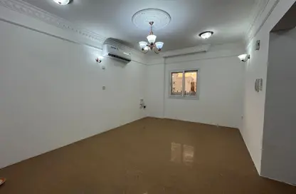 Apartment - 1 Bedroom - 1 Bathroom for rent in Umm Ghuwalina - Umm Ghuwailina - Doha