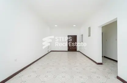 شقة - 2 غرف نوم - 2 حمامات للايجار في شارع النصر - النصر - الدوحة