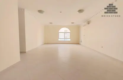Apartment - 3 Bedrooms - 3 Bathrooms for rent in Muntazah 10 - Al Muntazah - Doha