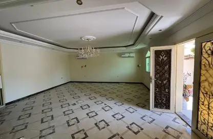 فيلا - 5 غرف نوم - 5 حمامات للايجار في شارع المطار القديم - طريق المطار القديم - الدوحة