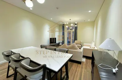 شقة - 2 غرف نوم - 4 حمامات للايجار في حدائق فلورستا - حدائق فلورستا - جزيرة اللؤلؤة - الدوحة