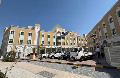 محل تجاري - استوديو - 1 حمام للايجار في مجمع الشيخة هدى - الغرافة - الدوحة