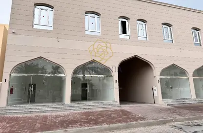 محل تجاري - استوديو - 1 حمام للايجار في مجمع الأبراج - الدحيل - الدحيل - الدوحة