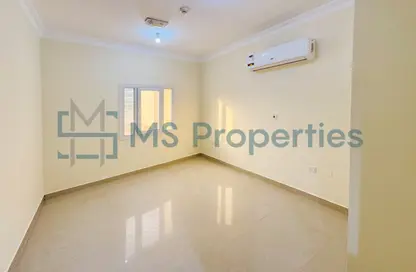 Apartment - 4 Bedrooms - 2 Bathrooms for rent in Bin Omran - Fereej Bin Omran - Doha