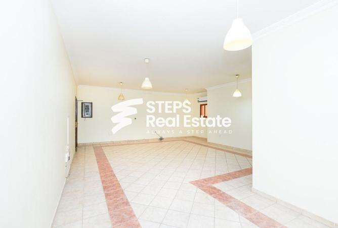 940369 - Property Image 2