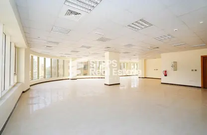 مساحات مكتبية - استوديو - 2 حمامات للايجار في شارع الجزيره - فريج بن محمود الشمالي - فريج بن محمود - الدوحة