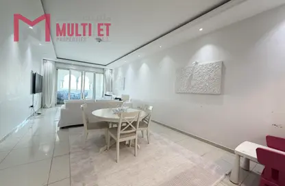 شقة - 2 غرف نوم - 3 حمامات للايجار في طريق بورتو الشرقي - بورتو أرابيا - جزيرة اللؤلؤة - الدوحة